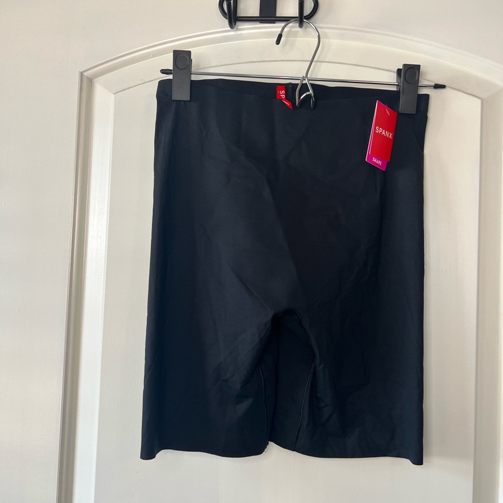 Spanx, mid thigh short, black, size: M, new with tags